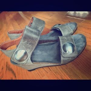 Taos Footwear Grey Wedge Sandals Size 6